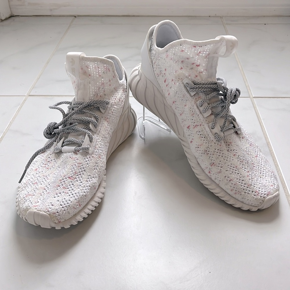 Adidas Boost Originals (Yeezy, Originals)